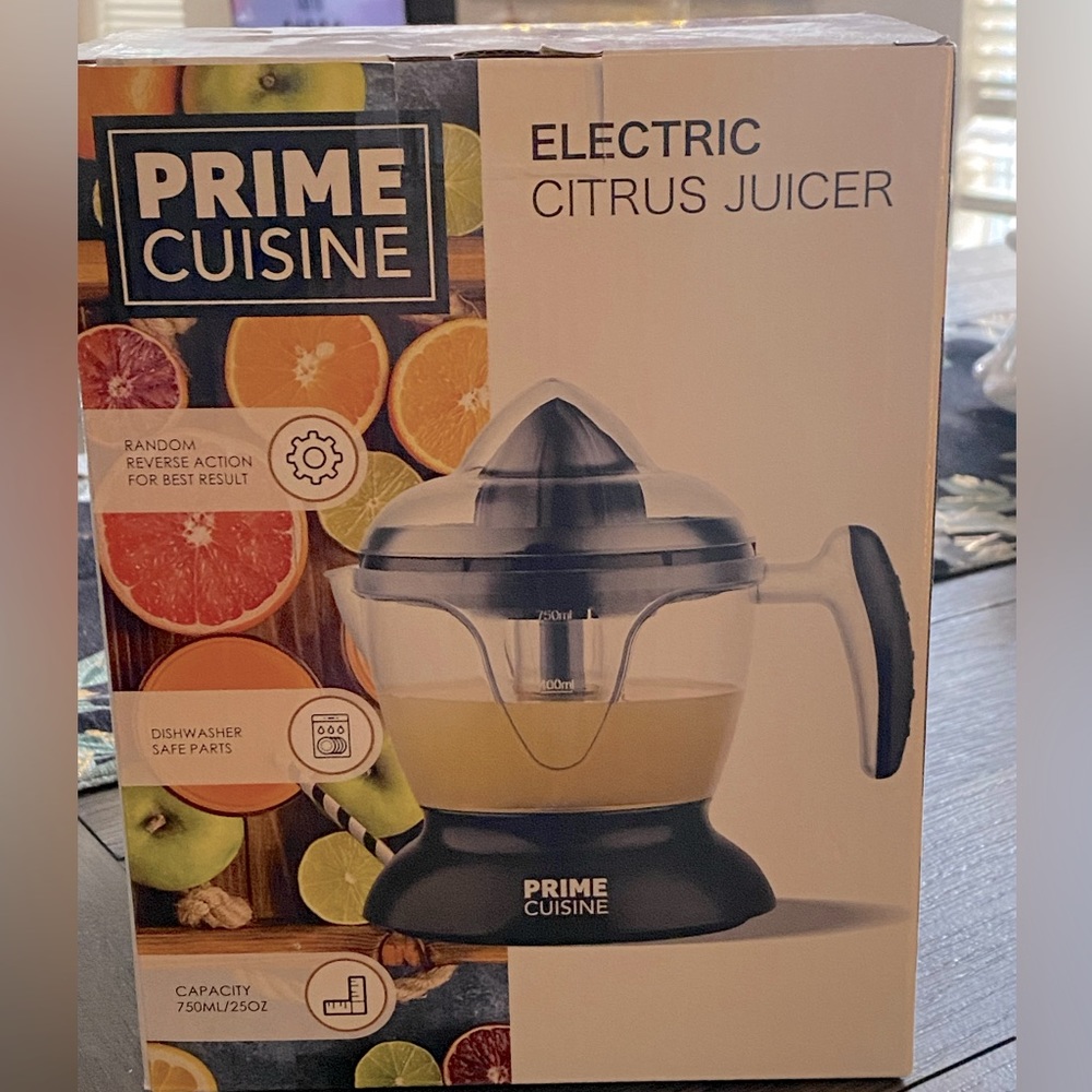 Electric juicer brand new